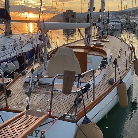 Úszó hotel Barca A Vela A Due Alberi Di 15 M Con 7 Posti Letto A Portosole Con Parcheggio