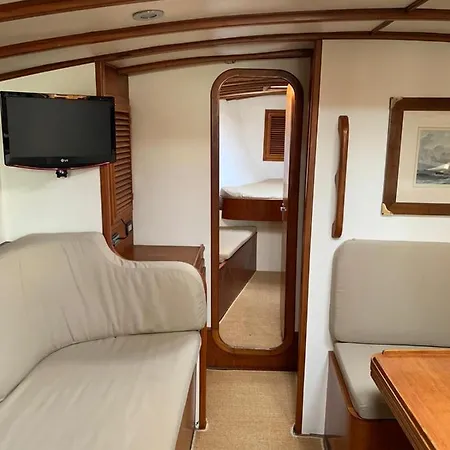 Barca A Vela A Due Alberi Di 15 M Con 7 Posti Letto A Portosole Con Parcheggio