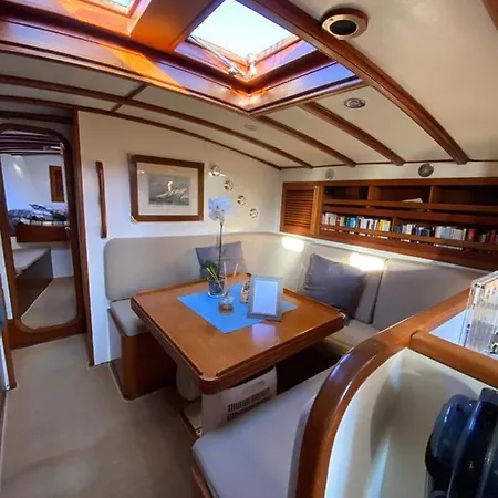 Barca A Vela A Due Alberi Di 15 M Con 7 Posti Letto A Portosole Con Parcheggio Úszó hotel *