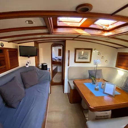Barca A Vela A Due Alberi Di 15 M Con 7 Posti Letto A Portosole Con Parcheggio Úszó hotel