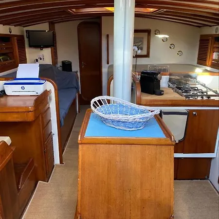 Úszó hotel Barca A Vela A Due Alberi Di 15 M Con 7 Posti Letto A Portosole Con Parcheggio *