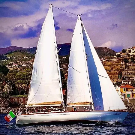 Úszó hotel Barca A Vela A Due Alberi Di 15 M Con 7 Posti Letto A Portosole Con Parcheggio