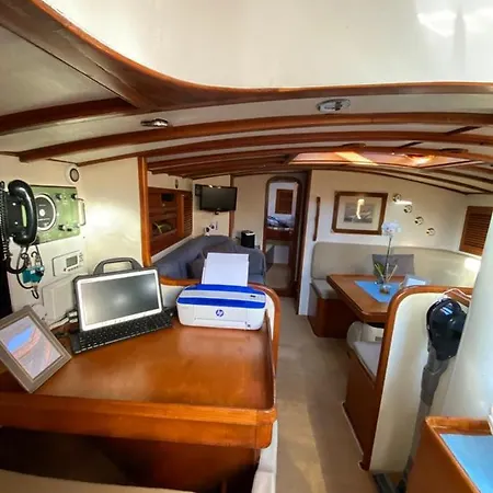 Botel Barca A Vela A Due Alberi Di 15 M Con 7 Posti Letto A Portosole Con Parcheggio